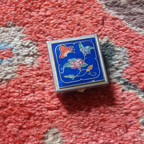 Tiny Vintage Box - Picture 7 of 7